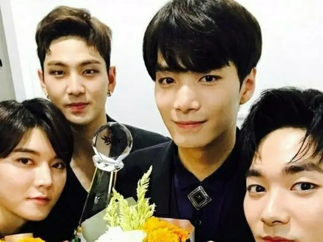 「NU'EST W」、デビュー6年目にして地上派音楽番組1位を獲得！感激の記念ショット公開！