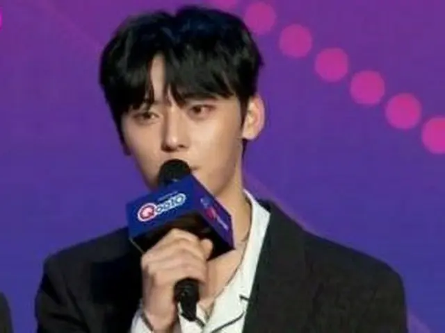 「WANNA-ONE」ファン・ミンヒョン、歌手BoAとのコラボステージに“夢が叶って幸せです”