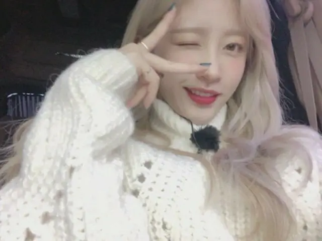 「EXID」ハニ、マネキンもびっくり!?キュートな表情で近況を伝える。