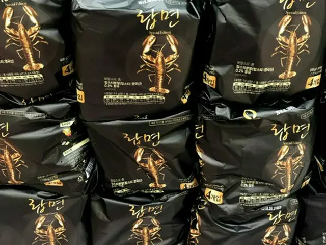 【韓国買い物】ソウル駅ロッテマートで黒いインスタントラーメン★ロブスターラーメンとお土産たち