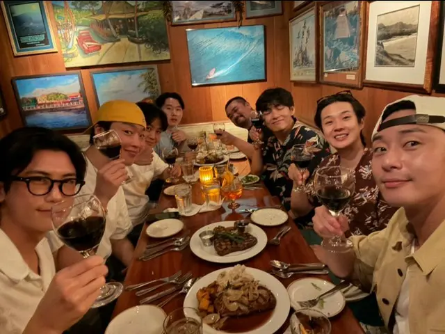 俳優パク・ソジュン、「BTS」V＆パク・ヒョンシク（ZE：A）＆チェ・ウシクなど“ウガファミリー”と過ごした日々を公開