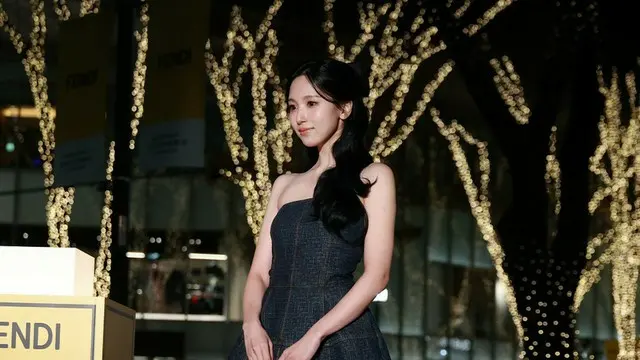 TWICE・MINA、単独で初のイルミ点灯式に「ちょっと緊張」