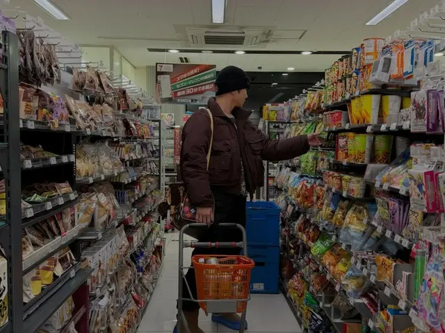 「SHINee」KEY（キー）、日本のコンビニでカートで買い物する姿が話題