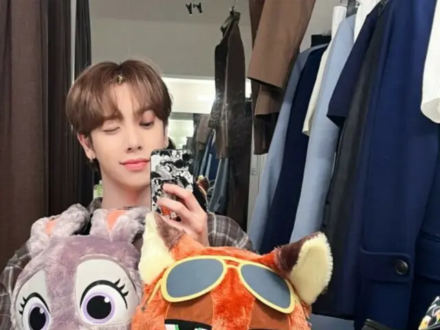 「n.SSign」カズタ、カメラに向かってウィンク！…ぬいぐるみを抱いてかわいい魅力