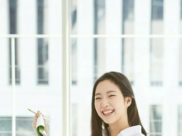 女優キム・ゴウンの「UNIQLO」広告撮影ビハインドカットが公開される♪