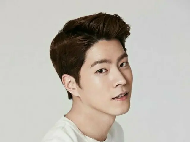 俳優ホン・ジョンヒョンが「JYJ」らと同じ「C-JeSエンタ」と専属契約を結ぶ！