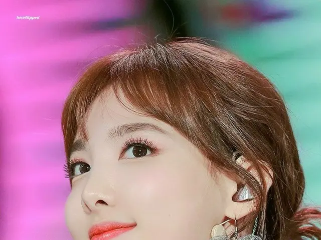 「TWICE」ナヨン、透明感溢れるのは肌だけではない!?衣装に賛否両論。