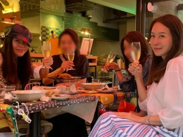 イ・ヘヨンxキム・ジョンウン、童顔美女の昼間酒認証ショット“友達が好き!”