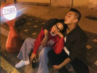 ユ・アインX Peggy Gou、仲良し恋人ポーズ..スウェグ充満