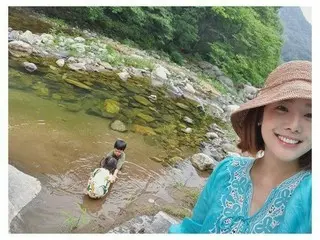 ソ・ユジン、2人の子供と加平で夏を満喫中...“ペクスク注文しておいて渓谷で遊ぶ”