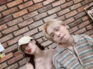 ヒョナ、♥ヒョジョンの隣で果敢な露出..リアルカップルだけが可能な雰囲気