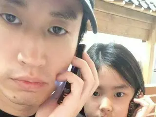 TABLO＆ハルちゃん、ベルが携帯電話に!?お茶目親子の日常を公開！