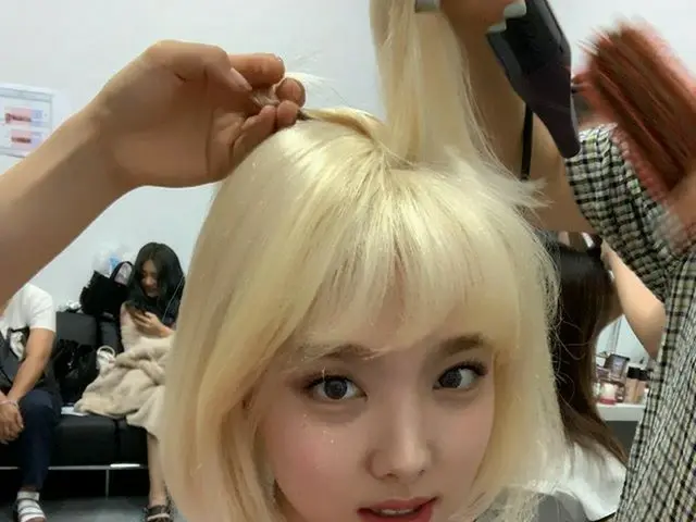 「TWICE」ナヨン、金髪ヘアの妖精様..美貌がブリンブリン