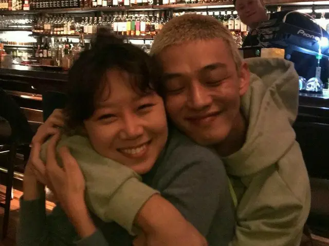 “ヨンシクが嫉妬するよ”‥コン・ヒョジン、ユ・アインのバックハグに“笑顔の花が咲いたよ”