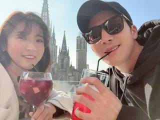 俳優イ・ワン♥イ・ボミ選手、新婚旅行スペインで迎えた新年“甘く幸せな笑顔”