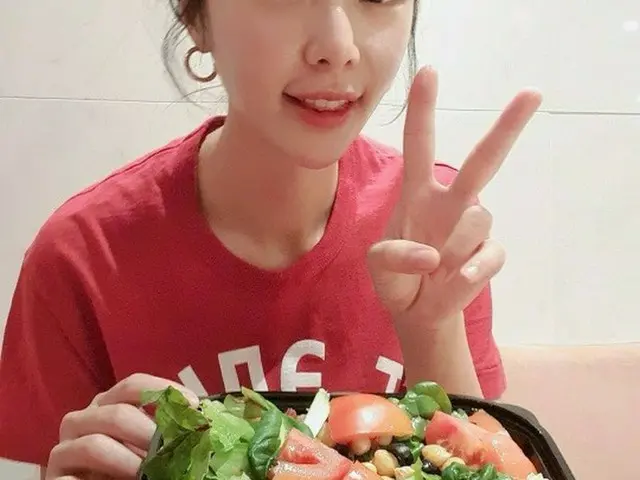 女優ファン・ジョンウム、菜食キャンペーン参加の認証ショット..Vラインがさらに目立ってる!