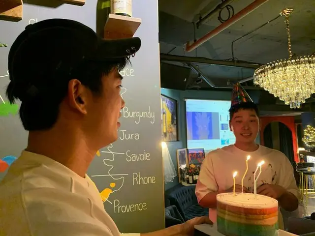 「2PM」テギョン、チャンソンの誕生日を迎えケーキをプレゼント..「2PM」の友情ing“ほっこり”
