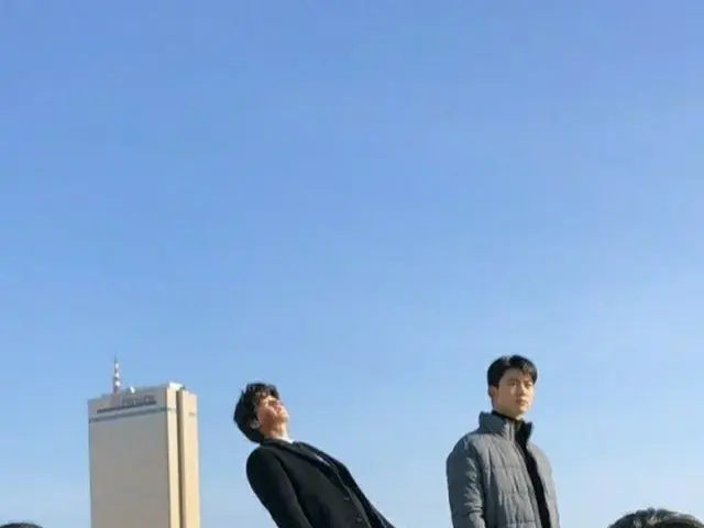 俳優イム・ジュファン、ビルの屋上で危ういビハインド公開..“I believe I can fly”