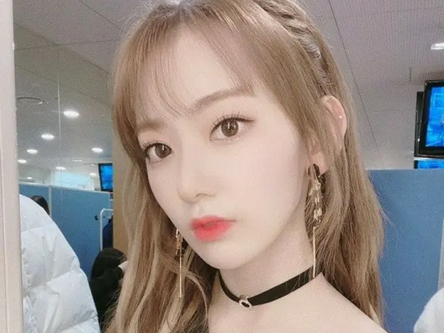 「IZ*ONE」宮脇咲良、妖精のような美貌に胸キュン..清純＆ラブリーの絶頂