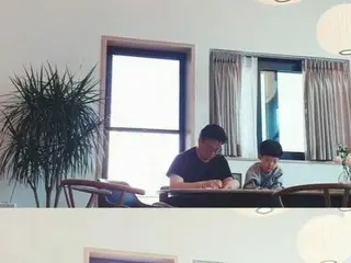 女優ソ・ユジン、子供たちと遊ぶ夫ペク・ジョンウォンの日常..仲良く折り紙遊び