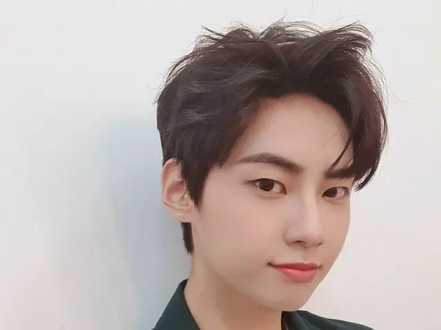 “少年美と男らしさが共存”…「UP10TION」イ・ジニョク、今日もイケメンさ投下