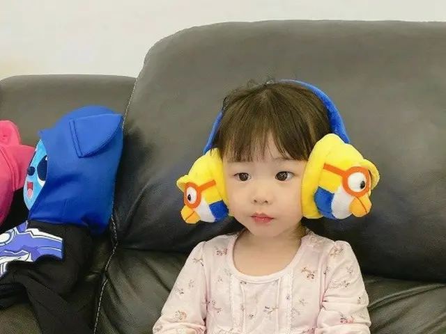 ムン・ヒジュン♥ソユルの娘ジェムジェムちゃんが、ポロロの耳あてしたよ..“なぜ音が聞こえないジェム?”