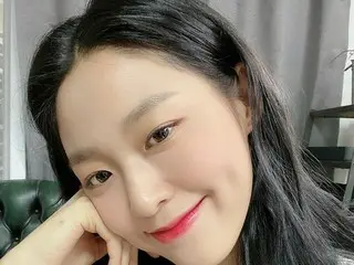 「AOA」ソリョン、春のように明るい美貌…超近接セルフィーも自己発光