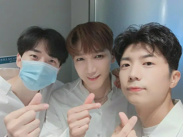 「2PM 」Jun. K ＆ウヨン＆ジュノ、仲のいい姿でファンにあいさつ…”可愛い後輩バンチャンまで!!”