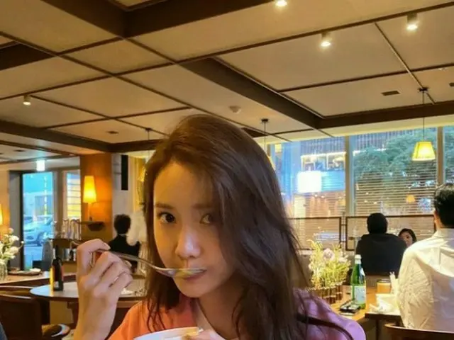「少女時代」ユナ、食べる姿も女神オーラ炸裂!!