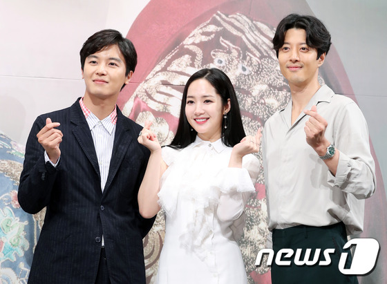 Kbs2tv水木ドラマ 7日の王妃 の制作発表会 K Pop 韓国ドラマ 韓流ドラマ 韓国芸能ならwowkorea Kbs2tv水木ドラマ 7日の王妃 の制作発表会 K Pop 韓国ドラマ 韓流ドラマ 韓国芸能ならwowkorea